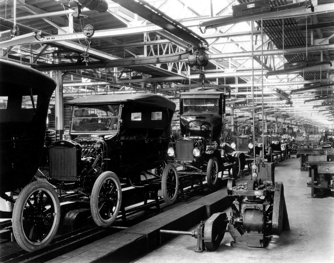ford-model-t-assembly-line