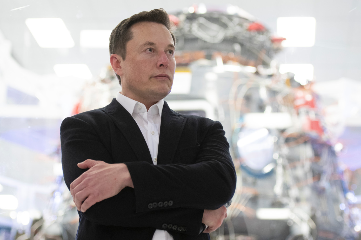 SpaceX Chief Engineer Elon Musk speaks in front of Crew Dragon cleanroom at SpaceX Headquarters in Hawthorne, California on October 10, 2019. (Photo by Yichuan Cao/NurPhoto via Getty Images)