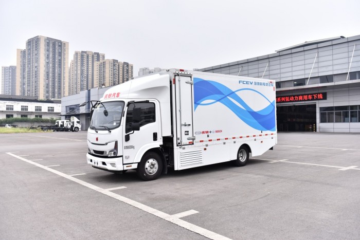 03 首批燃料电池商用车已在中国投入使用 The first trucks featuring Bosch technology are already on the road in China