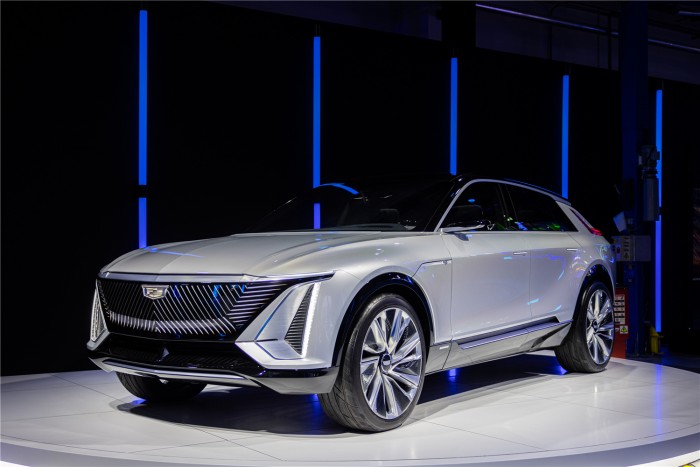 奥特能来了，即刻智行。中国市场首款奥特能产品凯迪拉克LYRIQ智能纯电豪华SUV计划于明年上市