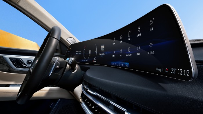 配图5：33英寸环幕式超视网膜屏