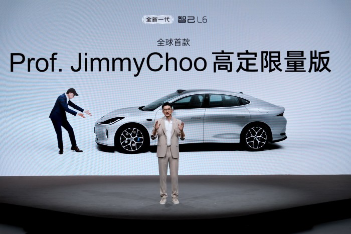 5、全新一代智己L6是全球首款Prof. JimmyChoo联名车
