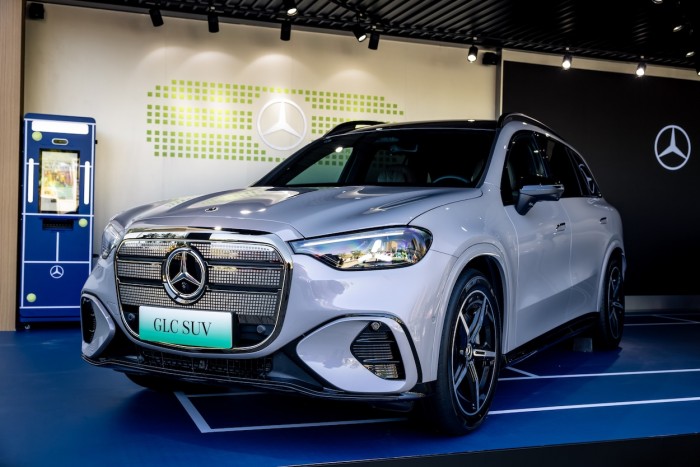 05. 全新梅赛德斯-奔驰纯电GLC SUV，以最新家族设计语言、与国内头部科技伙伴合作共创的辅助驾驶与智能座舱科技，为中国用户带来兼具智能体验、豪华质感与长久信赖的纯电出行选择